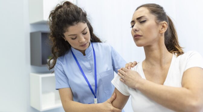 How Do Home Physiotherapists Treat Pain Effectively?